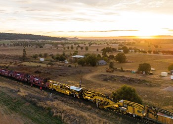 SRA treibt Spitzenleistungen im Schienenverkehr mit modernsten Schotterreinigungsprojekten im Hunter Valley voran - AT