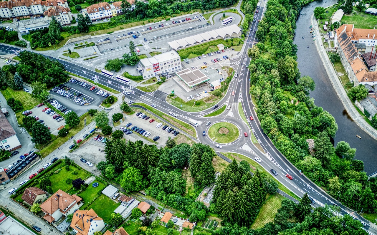 Český Krumlov – výstavba okružní křižovatky pod autobusovým nádražím - Straßen- und Brückenbau